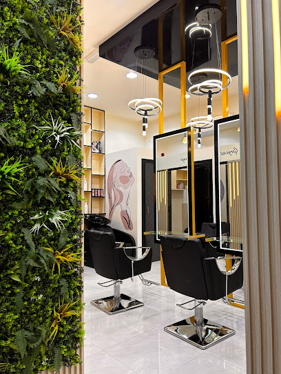 Beige beauty center main image